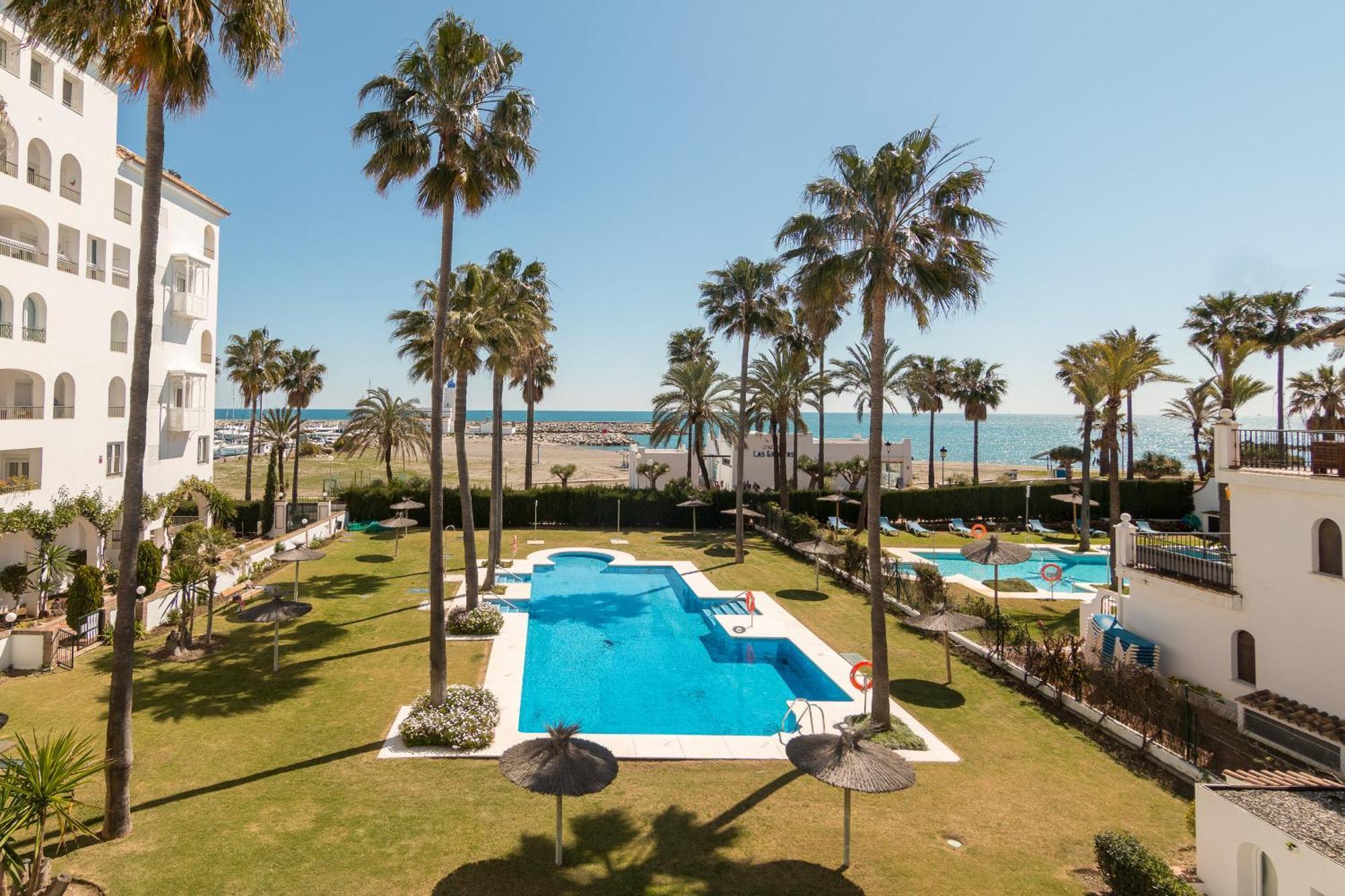 2233-Lovely 2 Bedrooms On The Beach, Pool And Port Manilva Buitenkant foto