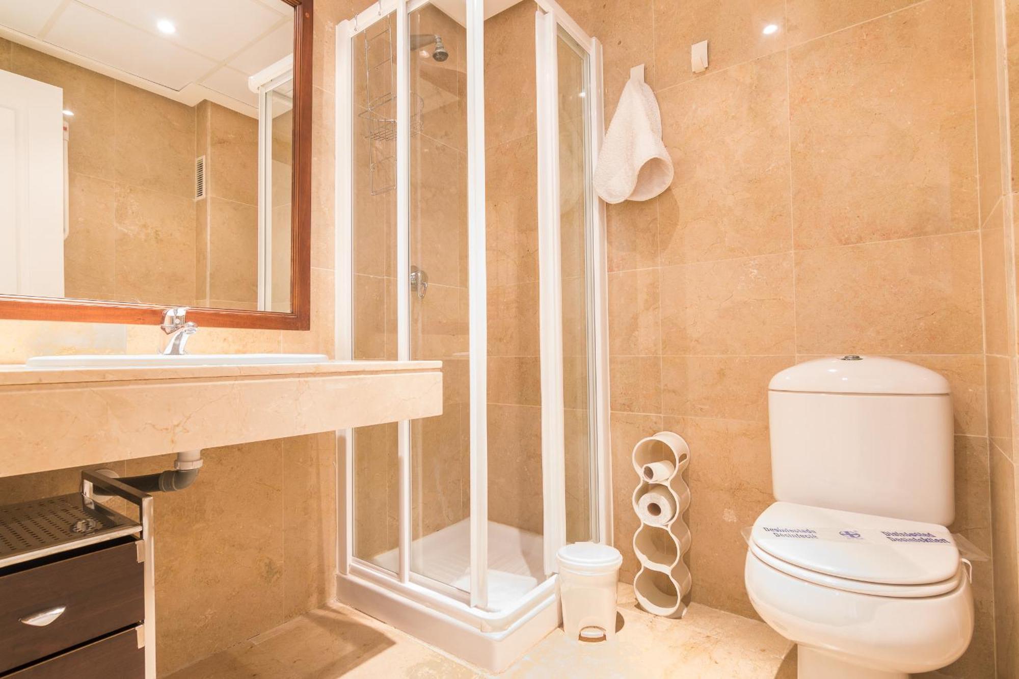 2233-Lovely 2 Bedrooms On The Beach, Pool And Port Manilva Buitenkant foto