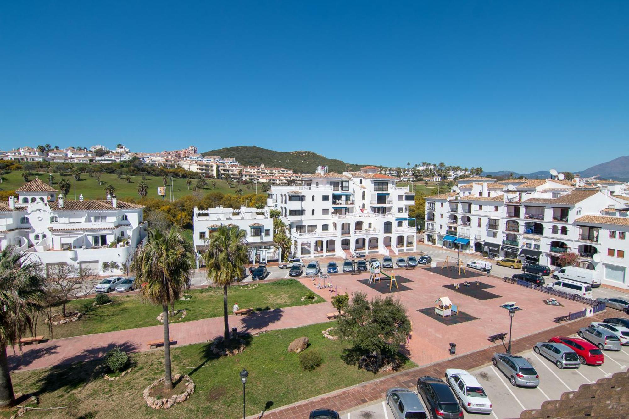 2233-Lovely 2 Bedrooms On The Beach, Pool And Port Manilva Buitenkant foto