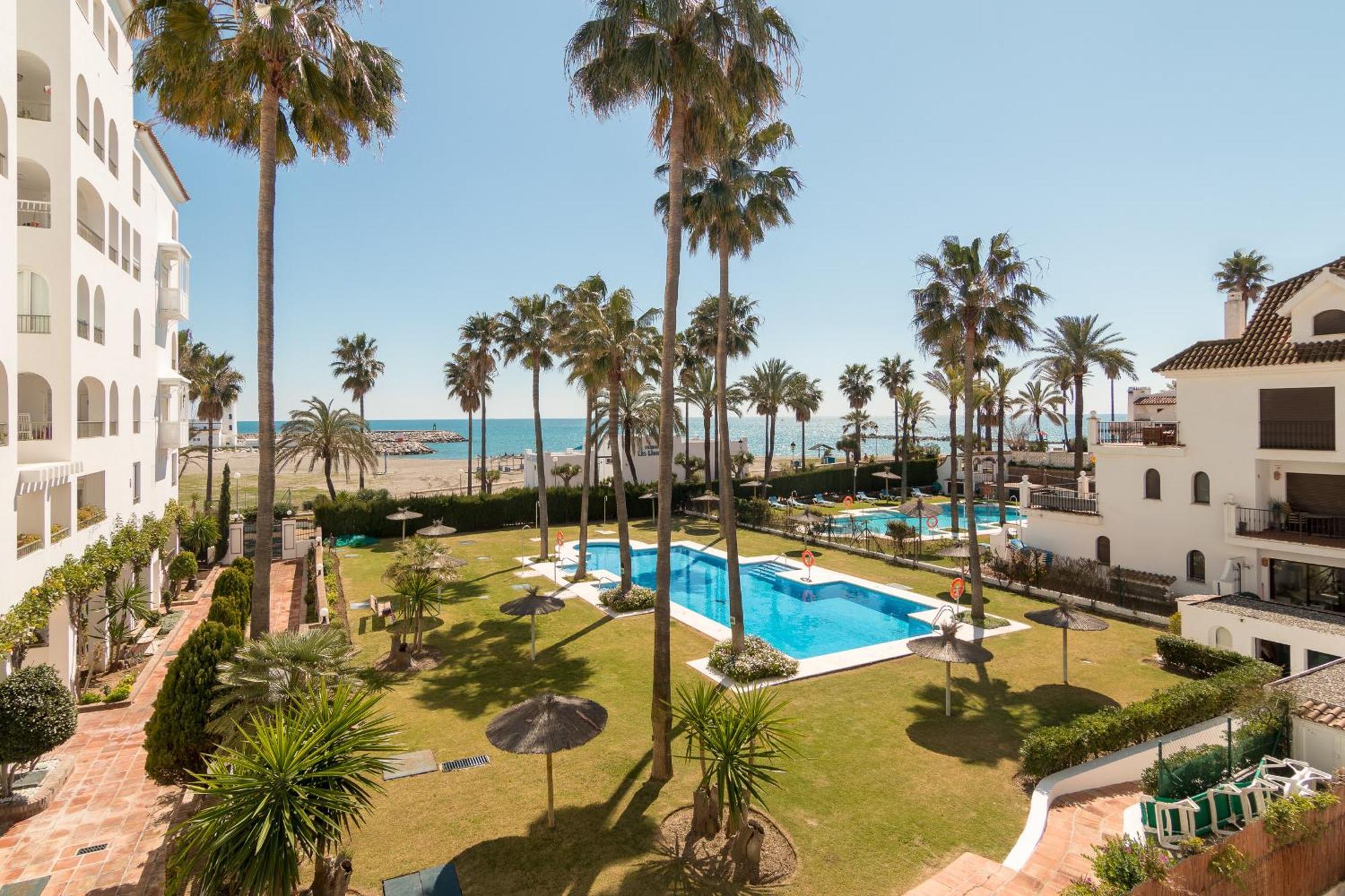 2233-Lovely 2 Bedrooms On The Beach, Pool And Port Manilva Buitenkant foto
